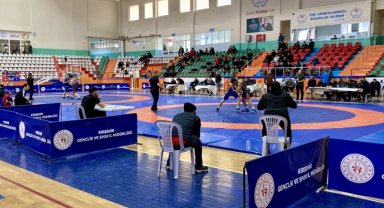 Okul Sporları Gençler Güreş Grup Yarışmaları Kırşehir'de tamamlandı
