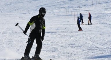Örnek olacak kayakçılar yetiştirmeye odaklandılar