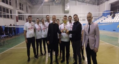 Orta'da düzenlenen voleybol turnuvasında kupa sahibini buldu