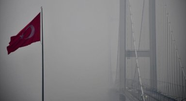 Osmangazi Köprüsü'nde sis nedeniyle görüş mesafesi azaldı