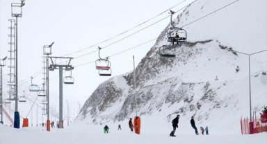 Palandöken Kayak Merkezi'nde hafta sonu yoğunluğu yaşandı