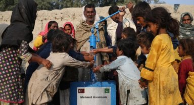 PAMDER, Pakistan'da açtığı binlerce su kuyusuyla halkın içme suyu ihtiyacını karşılıyor