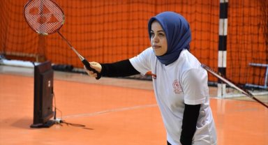 Para badminton Türkiye şampiyonu Kübra Çevik, yeni başarılara gözünü dikti