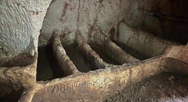 Perre Antik Kenti'ndeki kazılarda oda ve tuğla mezarlar ortaya çıktı