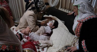 Pomaklar, düğünlerde yüz boyama geleneğini yaşatıyor