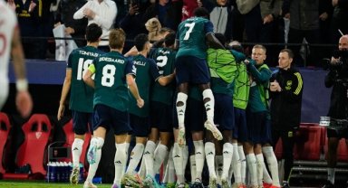 Premier Lig'de Arsenal yeniden zirvede