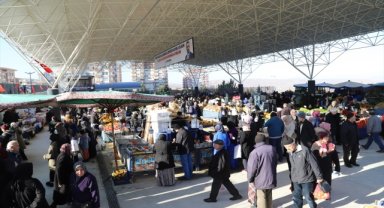 Pursaklar'da inşa edilen Çarşamba Kapalı Pazar Alanı açıldı