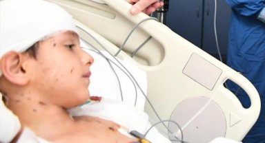 Sahipsiz köpeklerin saldırısına uğrayan minik Tunahan, seri ameliyatlara girecek