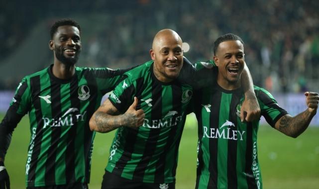 Sakaryaspor, geçen sezonu "geride" bıraktı