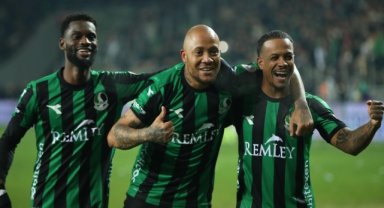 Sakaryaspor, geçen sezonu "geride" bıraktı