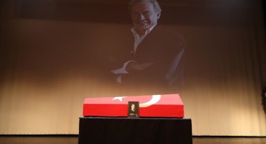 Sanatçı Can Gürzap için AKM'de tören düzenlendi