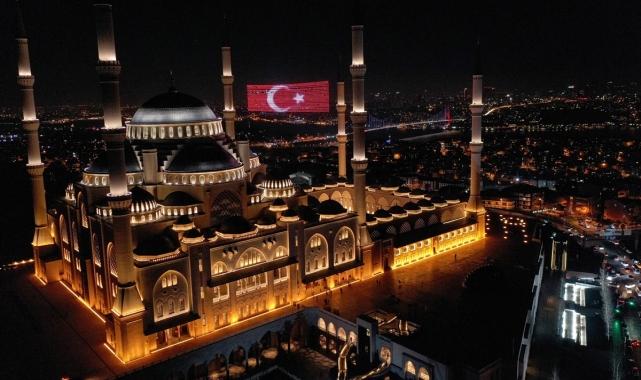 Şehitler için sabah namazında tüm camilerde dua edildi