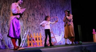 Sevimli kardeşler çocukları eğlendirdi