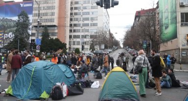Sırbistan'da öğrenciler başkent Belgrad'da 24 saatlik yol kapatma eylemi başlattı