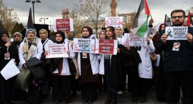 Sivas ve Kayseri'de doktorlar "sessiz yürüyüş" ile İsrail'i protesto etti