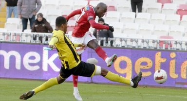 Sivasspor evinde İstanbulspor'u mağlup etti