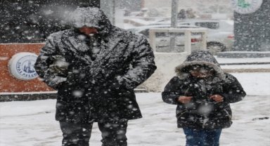 Sivas'ta kar yağışı etkili oldu