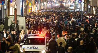 Taksim'de yılbaşı yoğunluğu