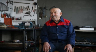 Traktör ustası mesleğini 56 yıldır titizlikle yapıyor