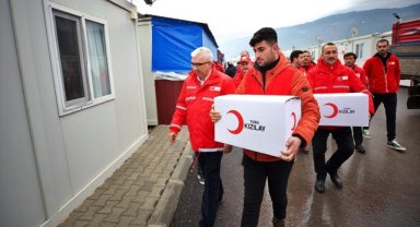 Türk Kızılay Osmaniye'de depremzedelere kışlık giysi ve malzeme desteğinde bulundu