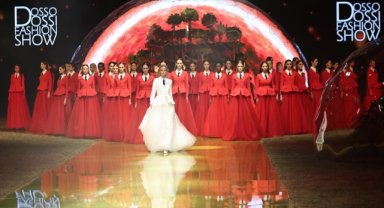 Ünlü modeller Antalya'da podyuma çıktı