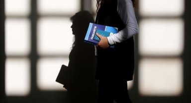 Vakıflar Genel Müdürlüğünün yükseköğrenim bursu 2 bin liraya çıkarıldı