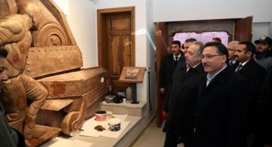 Vali Çiçek, Çanakkale'den Cumhuriyet'e 100. yıl sergisini inceledi