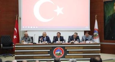 Vali Çiçek muhtarları dinledi