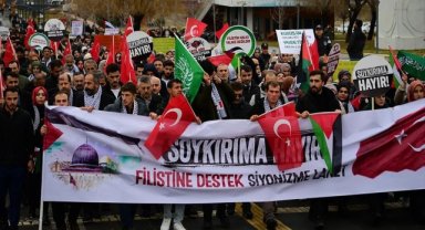 Van'da akademisyen ve öğrenciler Filistin için yürüdü