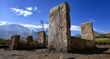 Van'daki Selçuklu Mezarlığı'nda en erken tarihli sandukalı mezar ortaya çıkarıldı