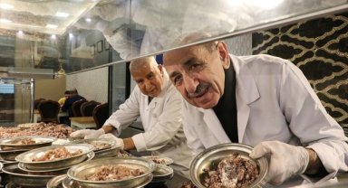 Yarım asırlık beyran ustası iki ortak, lezzet sırlarını gençlere aktarıyor