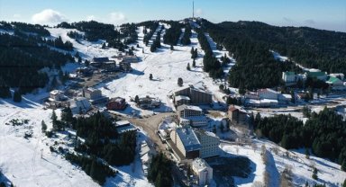 Yılbaşı tatillerinin gözdesi Uludağ'da kar az olmasına rağmen rezervasyonlar hareketli