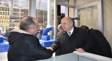 Zafer Partisi Genel Başkanı Özdağ, Aksaray'da esnafı ziyaret etti