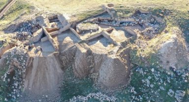 Zernaki Tepe kazılarında antik kentin krokisinin yer aldığı kerpiç parçaları bulundu