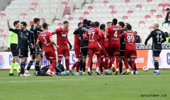 Beşiktaş'ın iptal edilen penaltısında VAR müdahalesi doğru mu