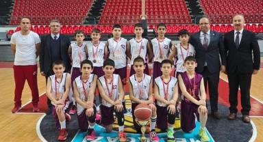 Bünyan Şehit Cennet Yiğit Ortaokulu 3’üncü kez Kayseri şampiyonu oldu