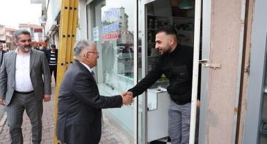 Büyükkılıç, Yeni Mahalle esnafıyla kucaklaştı