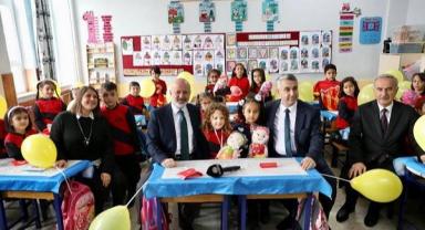 Çolakbayrakdar öğrencilerin karne heyecanına ortak oldu