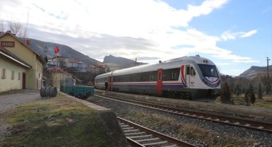 Cumhuriyet'in ilk yıllarından miras Kemah Tren İstasyonu hizmetini sürdürüyor