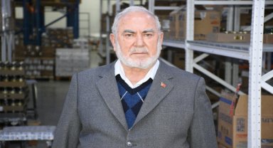 Eczacı kalfası olarak başladığı iş hayatında 66 yılı geride bıraktı