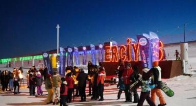 Erciyes’te gelenekselleşen yeni yıl kayağı yapıldı