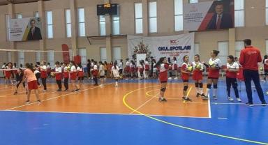 Fabrika Voleybol’a yoğun ilgi