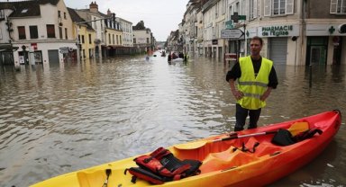 Fransa'nın Pas-de-Calais vilayetinde su baskınları nedeniyle "kırmızı alarm" verildi