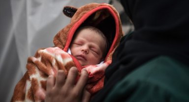 Gazze'ye 7 Ekim'den bu yana ilk kez çocuk aşıları ulaştırıldı