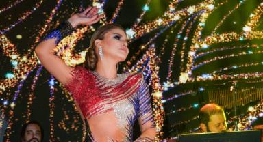 Gülben Ergen Eskişehir'i fethetti! Sahnede tuz ritüeli