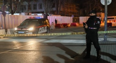 İçişleri Bakanlığı önünde şüpheli davranışlarda bulunan kişi yaralı yakalandı