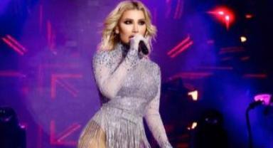 İrem Derici 2024'ü Kıbrıs'ta karşıladı