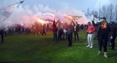 İstanbulspor maçı öncesi Kayserisporlu futbolculara taraftardan moral ziyareti