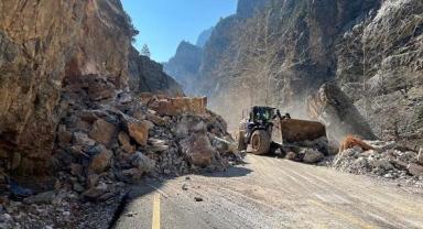 Kapuzbaşı yolundaki heyelana müdahale edildi!