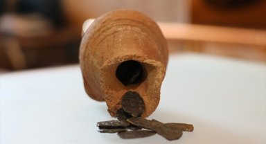 Karabük'te bulunan "kumbara"dan yaklaşık 1400 yıllık 10 sikke çıktı